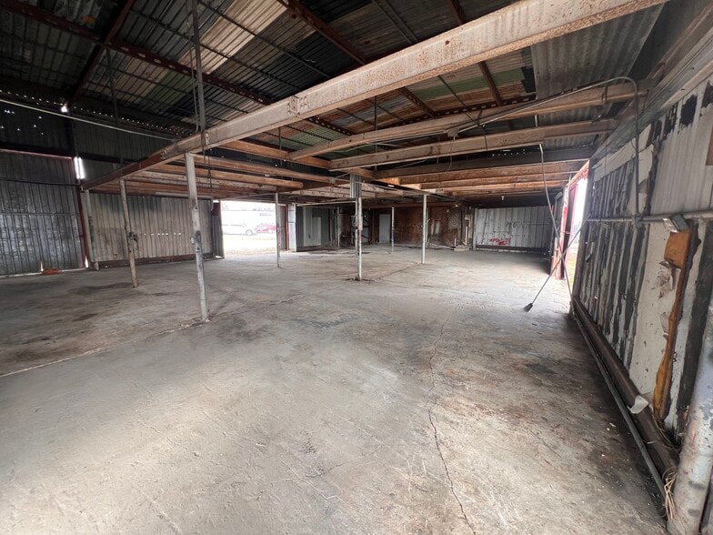 More Photos Of 6501 Enrique M Barrera Pky, San Antonio Industrial For Lease