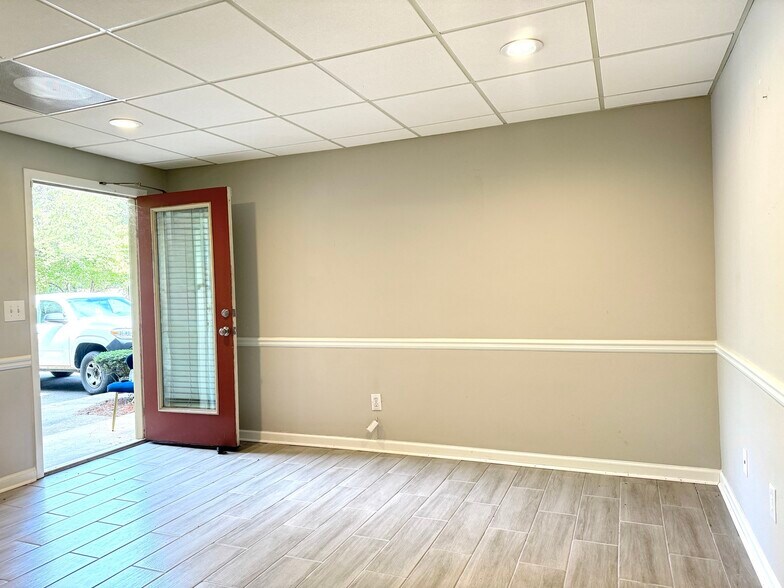 More Photos Of 11285 Elkins Rd, Roswell Office Residential For Lease