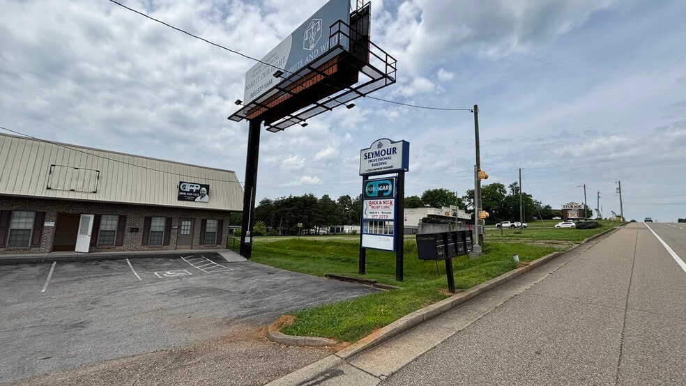 More Photos Of 11729 Chapman Hwy, Seymour Medical For Lease