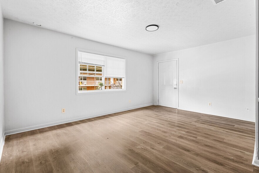 More Photos Of 210 Matthews Ave, Carrollton Apartments For Sale