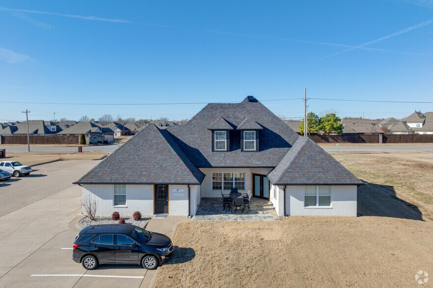 More Photos Of 8813 N 145th East Ave, Owasso Office Residential For Sale