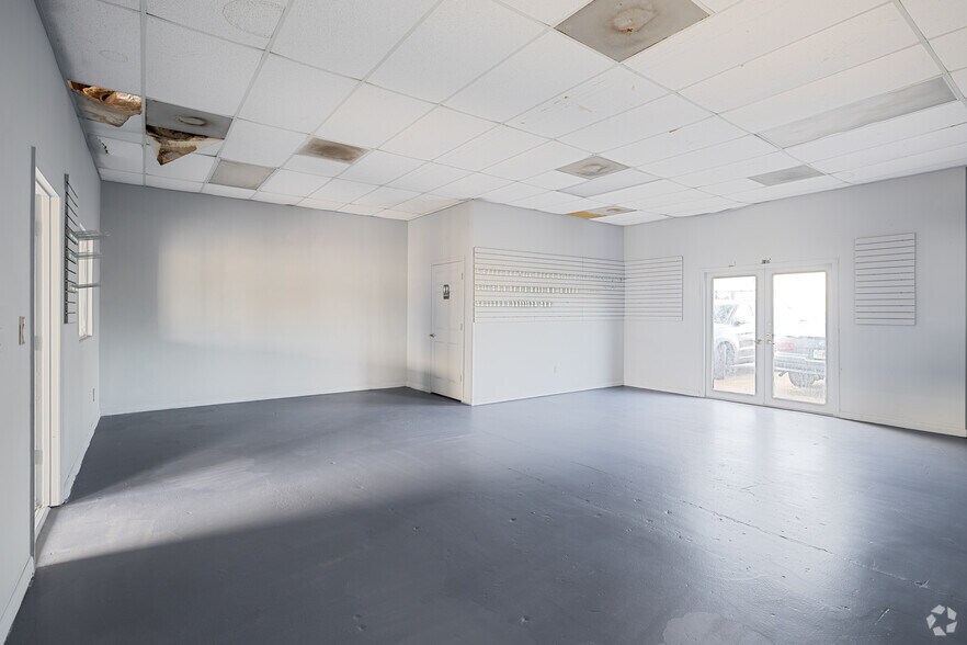 More Photos Of 7715-7723 Ellis Rd, West Melbourne Warehouse For Lease