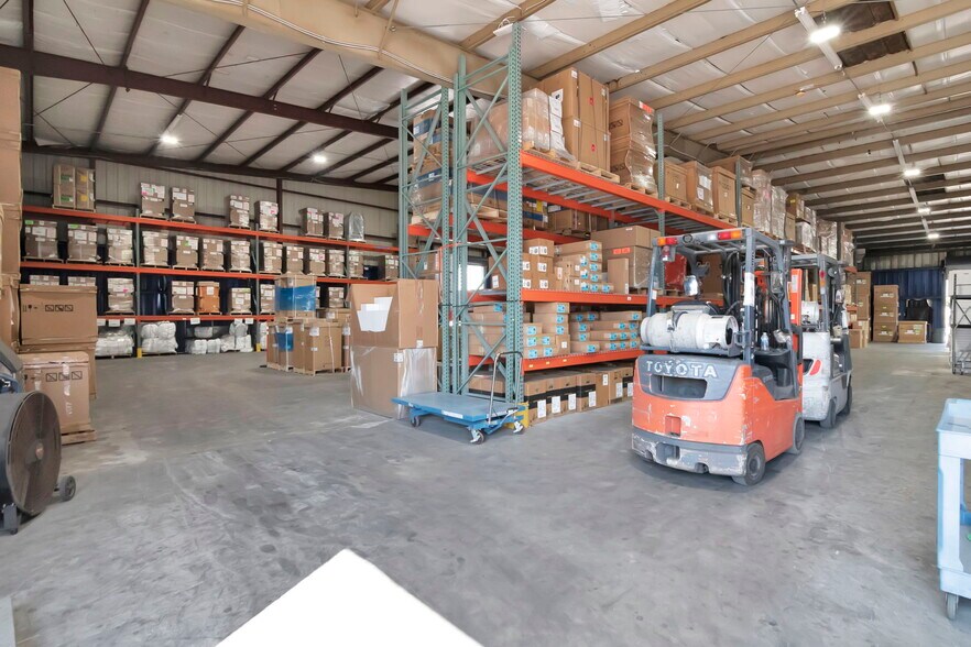 More Photos Of 4755 Mercantile Ave, Naples Unknown For Lease