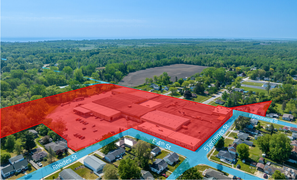 More Photos Of 401 E 5th St, Pinconning Distribution For Sale