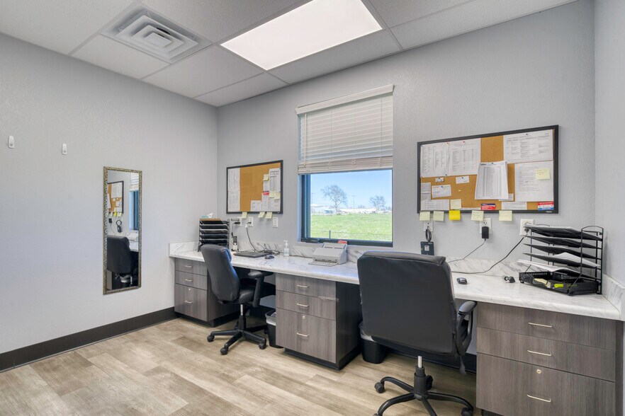 More Photos Of 2006 East Main, Madisonville Medical For Lease