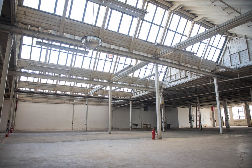 More Photos Of 3025 W 47th St, Chicago Warehouse For Lease