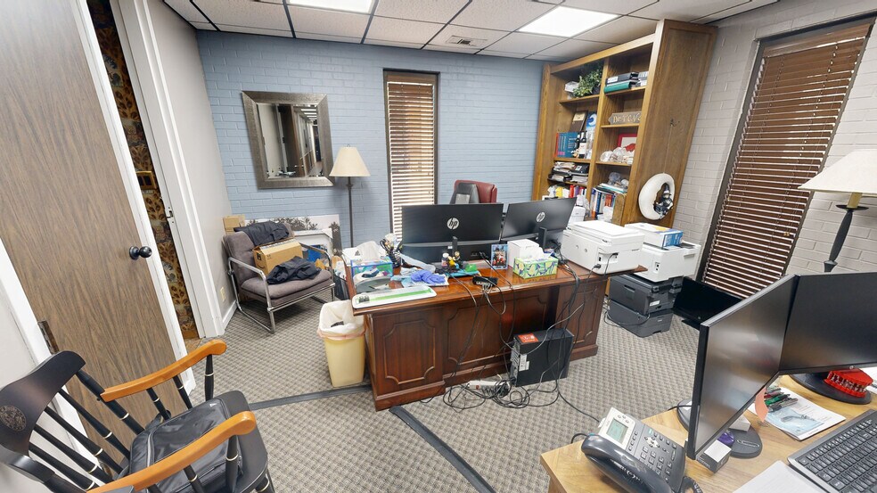 More Photos Of 2025 N Green Acres Rd, Fayetteville Medical For Sale