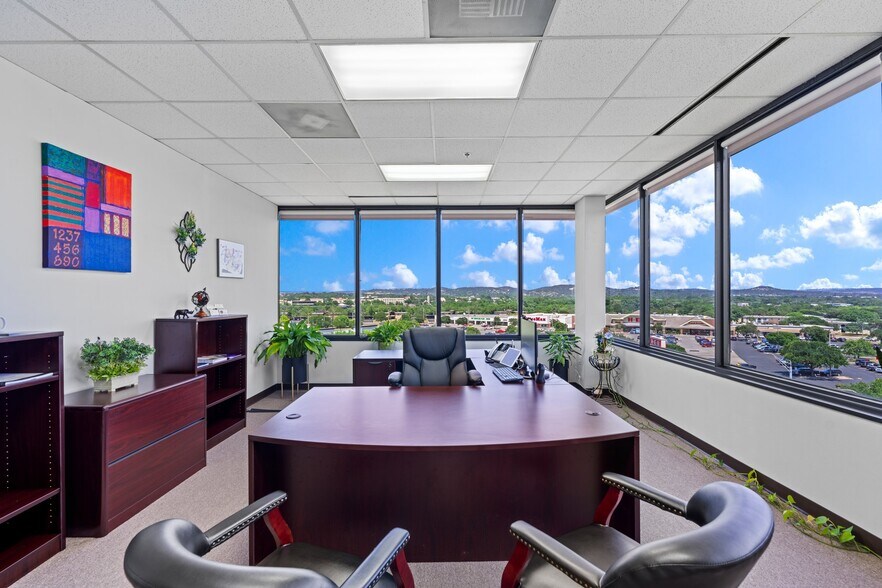 More Photos Of 222 S Sidney Baker St, Kerrville Office For Lease