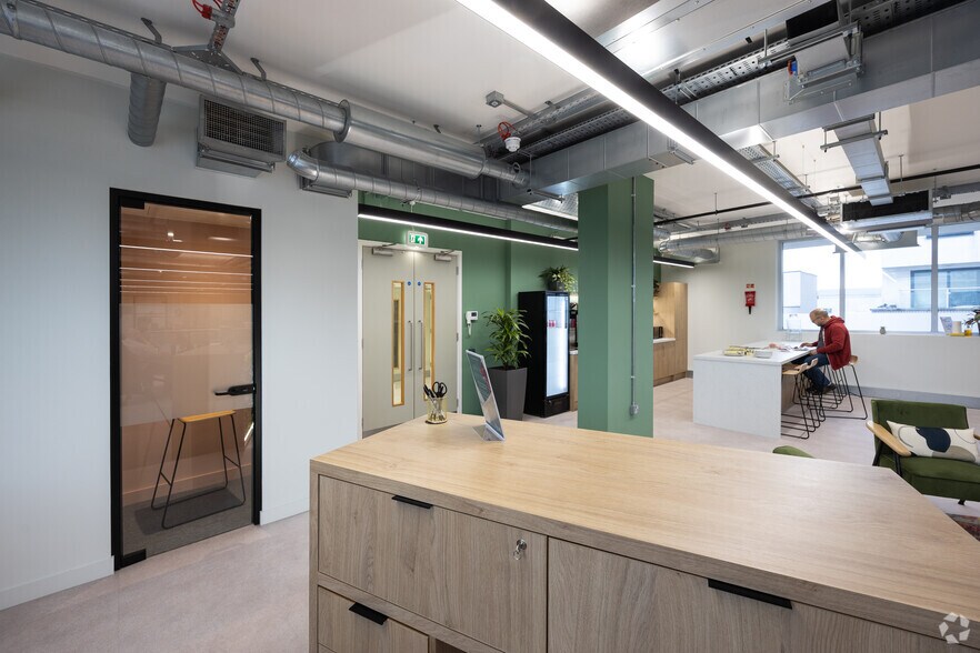 More Photos Of Charles Sq, Bracknell Coworking Space