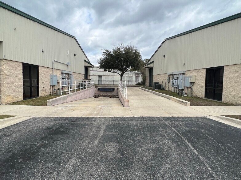 More Photos Of 10330 Chedoak Ct, Jacksonville Light Distribution For Sale