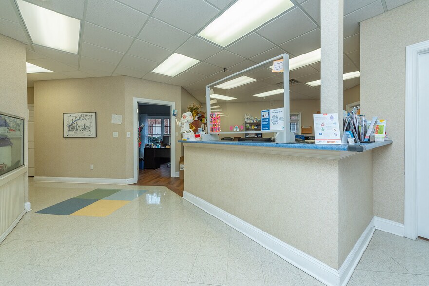 More Photos Of 110 Chadwick Square Ct, Hendersonville Medical For Sale