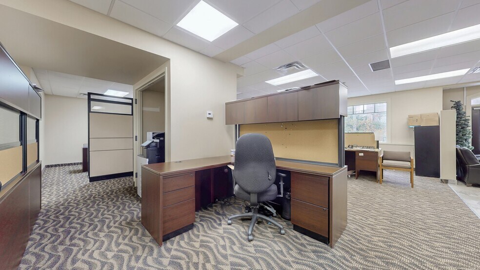 More Photos Of 121 Robinson St, Markham Office For Sale