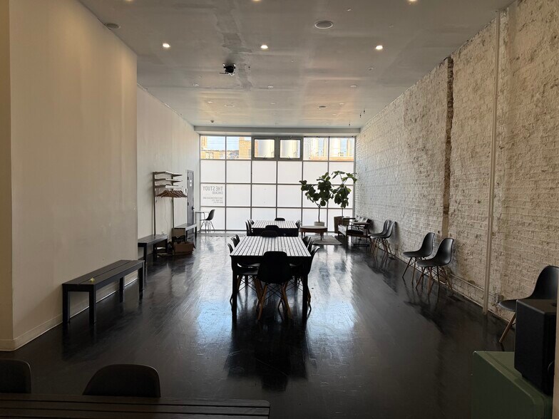 More Photos Of 1837 W Fulton St, Chicago Storefront Retail Residential For Lease