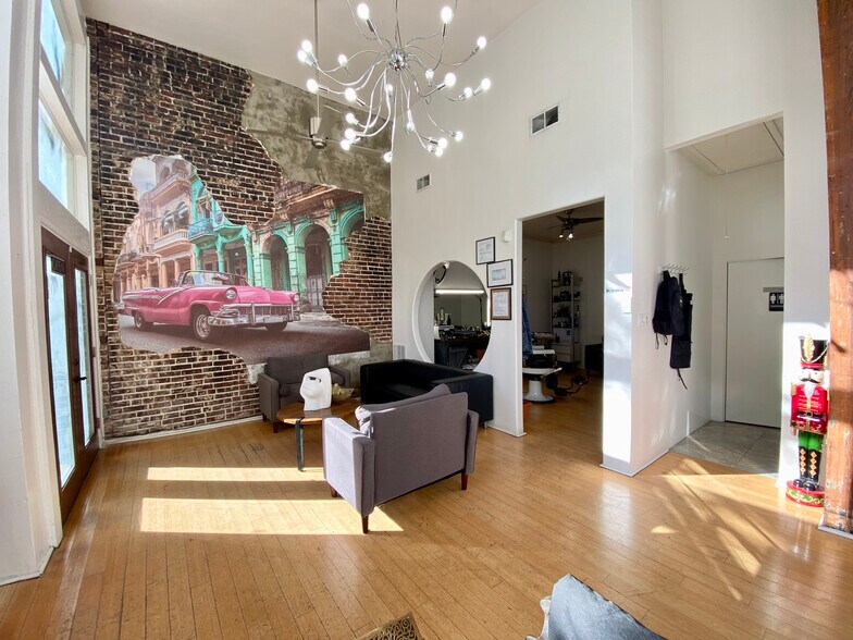 More Photos Of 107 S Front St, Memphis Office For Sale