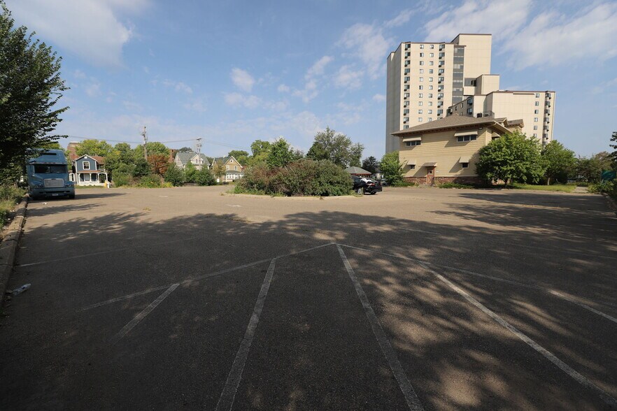 More Photos Of 2722 Park Ave, Minneapolis Office Residential For Sale