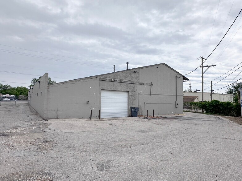More Photos Of 1631 S Hillside St, Wichita General Retail For Sale