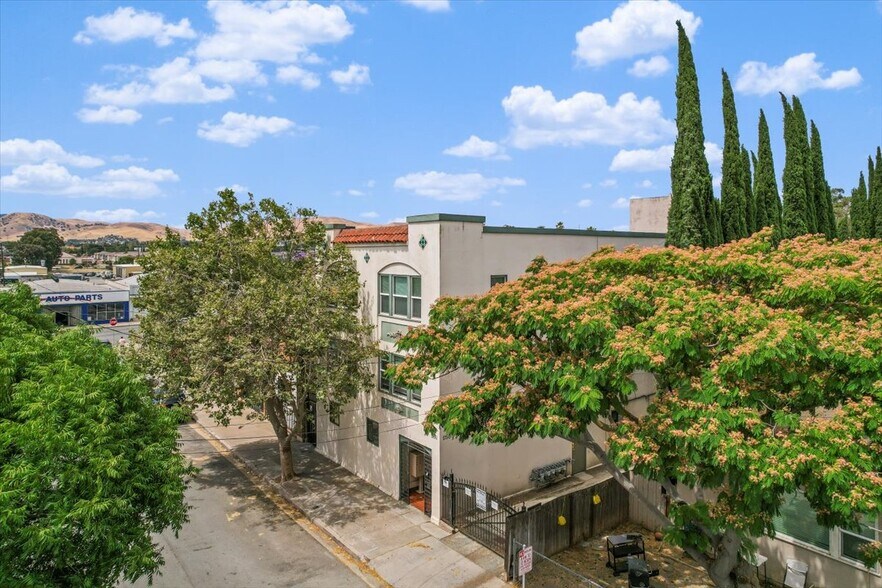 More Photos Of 950 East St, Pittsburg Apartments For Sale