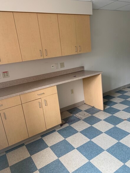More Photos Of 76 Summer St, Fitchburg Medical For Lease