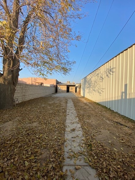 More Photos Of 525 E 19th St, Bakersfield Storefront For Lease