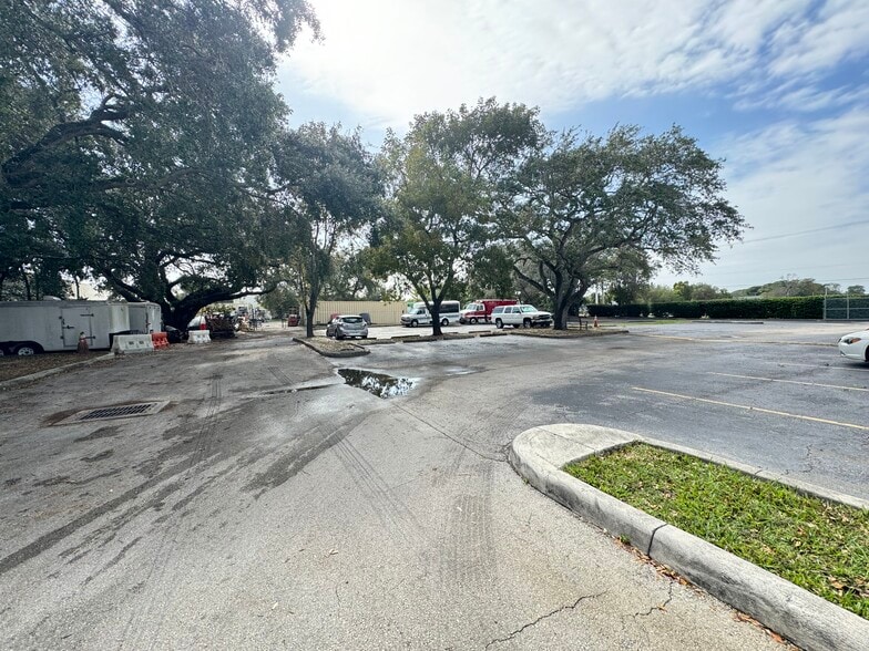 More Photos Of 2870 Stirling Rd, Hollywood Light Distribution For Sale