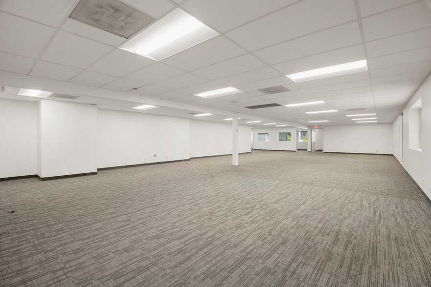 More Photos Of 150 Constitution Dr, Menlo Park Warehouse For Lease