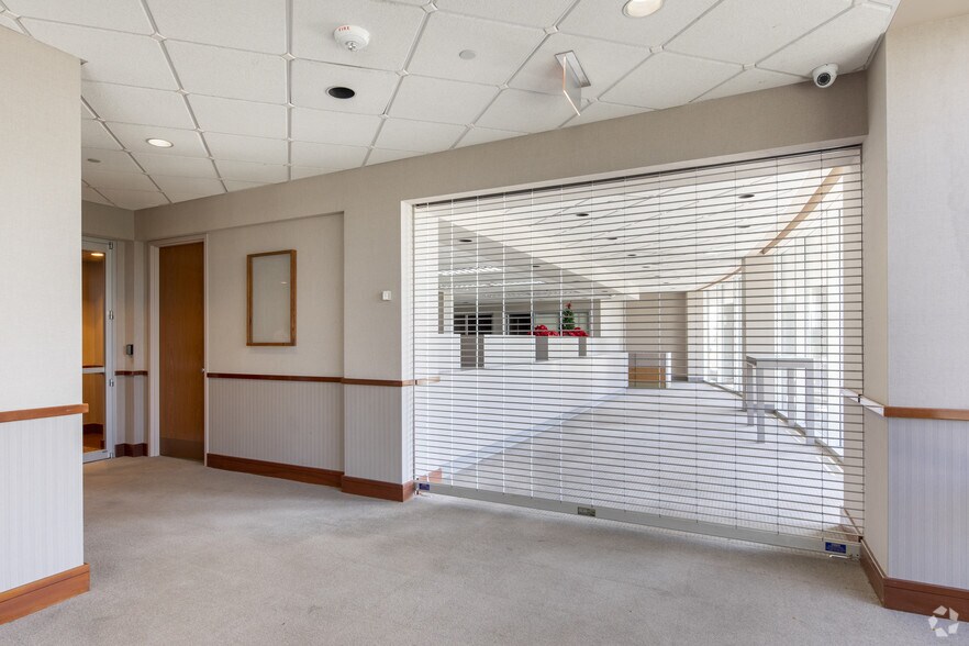 More Photos Of 101-103 Knightsbridge Dr, Hamilton Office For Lease