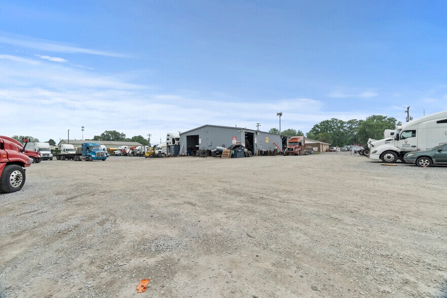 More Photos Of 14002 S Harrison Ave, Posen Truck Terminal For Sale