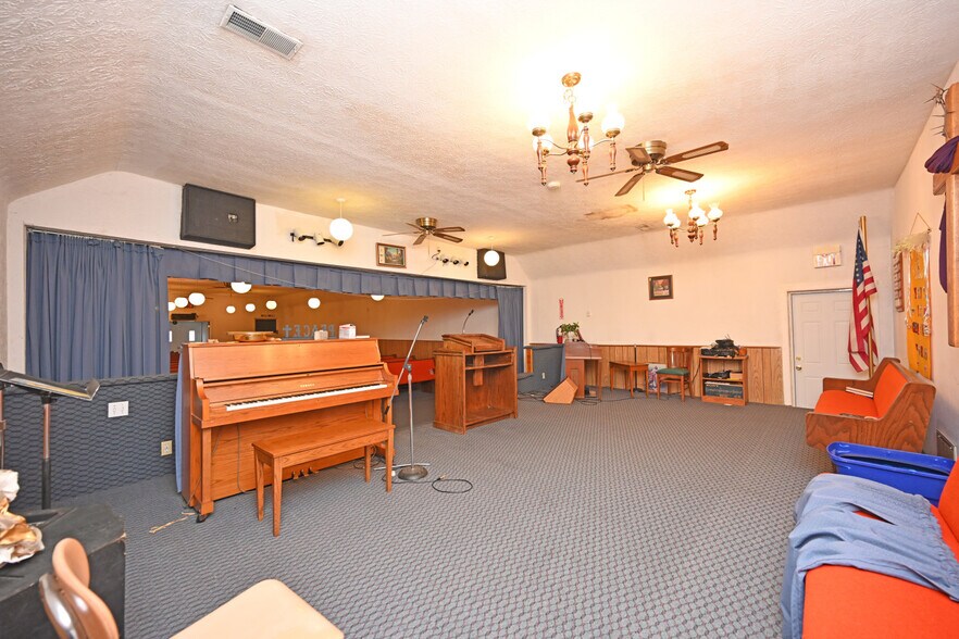 More Photos Of 1810 North Blvd, Fairborn Lodge Meeting Hall For Sale