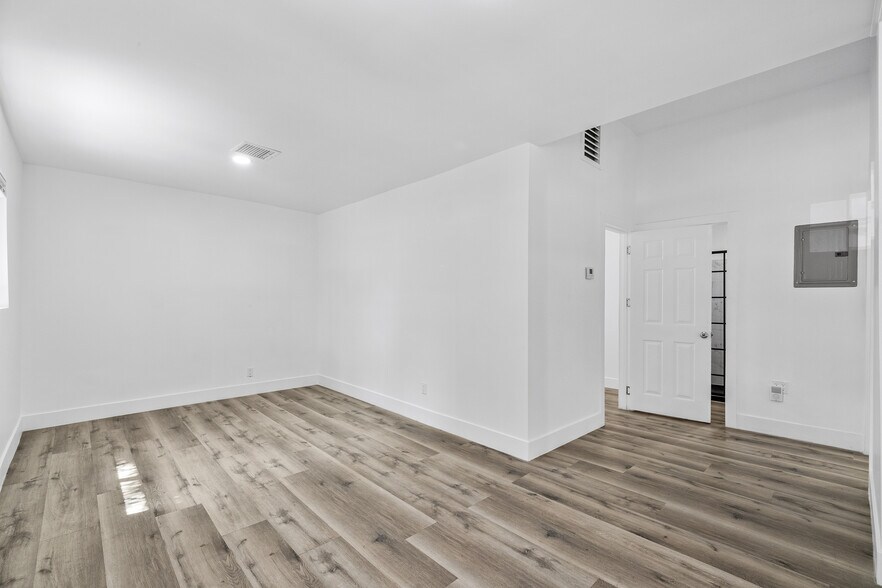 More Photos Of 8710 Sherwood Dr, West Hollywood Multifamily For Sale