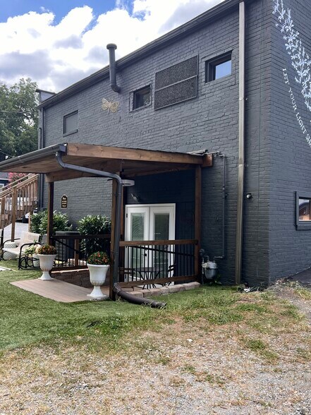 More Photos Of 1004 W Broadway Ave, Maryville Office For Lease