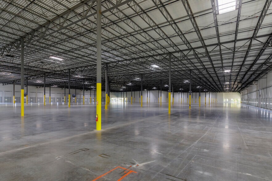 More Photos Of 1107 Conveyor Ln, Dallas Unknown For Lease