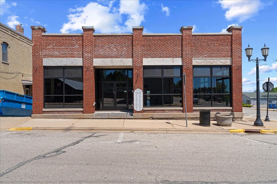 More Photos Of 203 Ellis St, Kewaunee Office For Sale