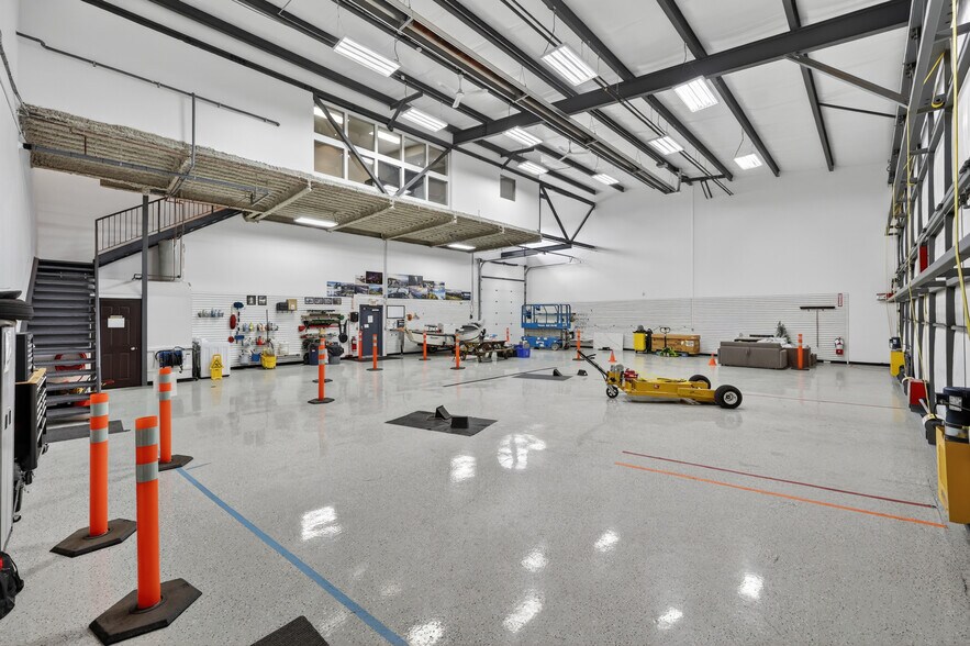 More Photos Of 624 Dehavilland Way, Calgary Airplane Hangar For Sale