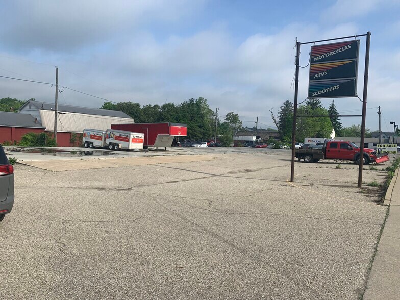 Primary Photo Of 1006 S Walnut St, Bloomington General Retail For Sale