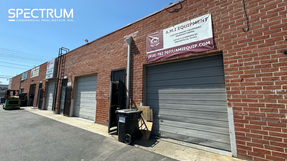 More Photos Of 14713-14721 1/2 Oxnard St, Van Nuys Warehouse For Lease