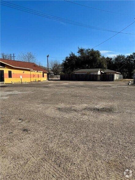 More Photos Of 107 Cecilia St, Alice Restaurant For Sale