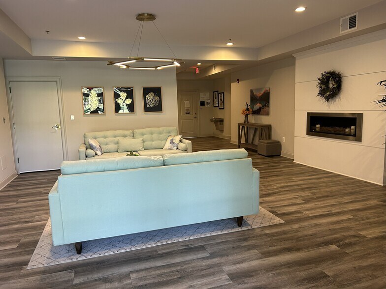 More Photos Of 901 Glyndon St SE, Vienna Office For Lease