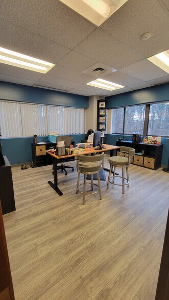 More Photos Of 363 Pickering Rd, Rochester Light Manufacturing For Sale