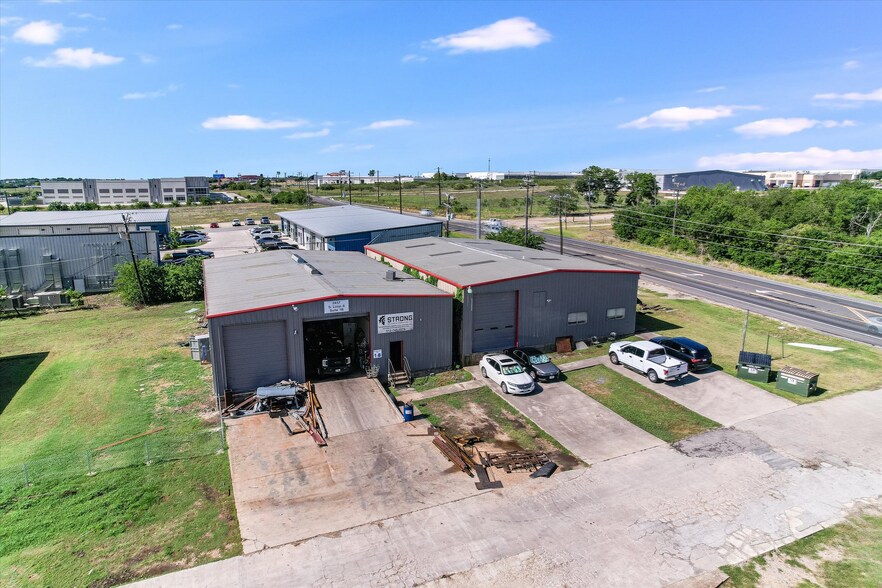 More Photos Of 2457 Interstate Park Dr, Buda Unknown For Lease