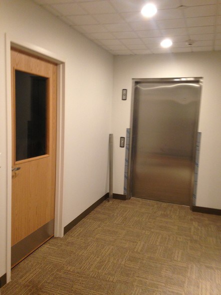 More Photos Of 92-94 Walnut St, Saugus Office For Sale