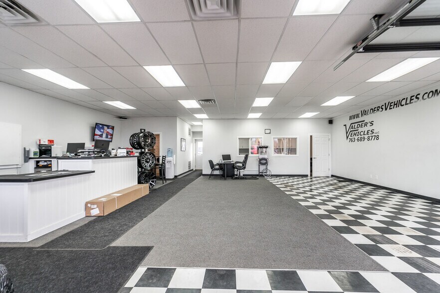 More Photos Of 309 1st Ave E, Cambridge Auto Dealership For Sale