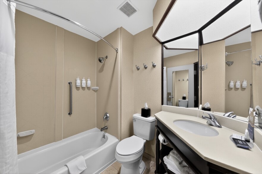 More Photos Of 40 New Garver Rd, Monroe Hotel For Sale