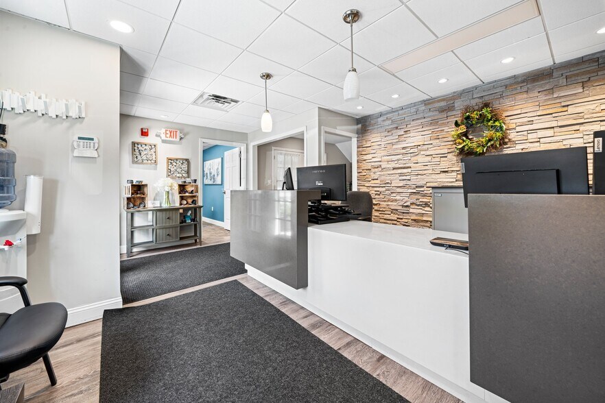 More Photos Of 1 Commons Dr, Londonderry Medical For Lease