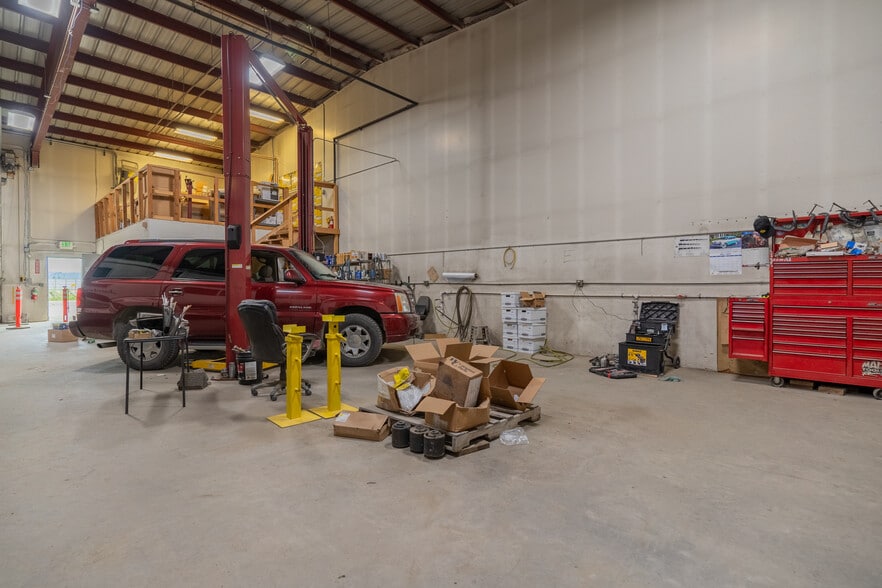 More Photos Of 1285 Queens Way, Fairbanks Warehouse For Sale