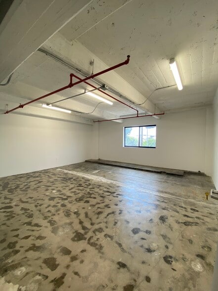 More Photos Of 901 E 31st St, Los Angeles Manufacturing For Lease