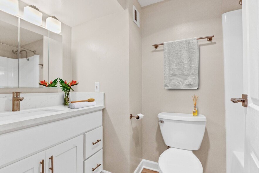 More Photos Of 415-425 Washington Blvd, Marina del Rey Apartments For Lease