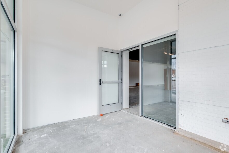 More Photos Of 1071 Edgar St, York Storefront Retail Office For Sale