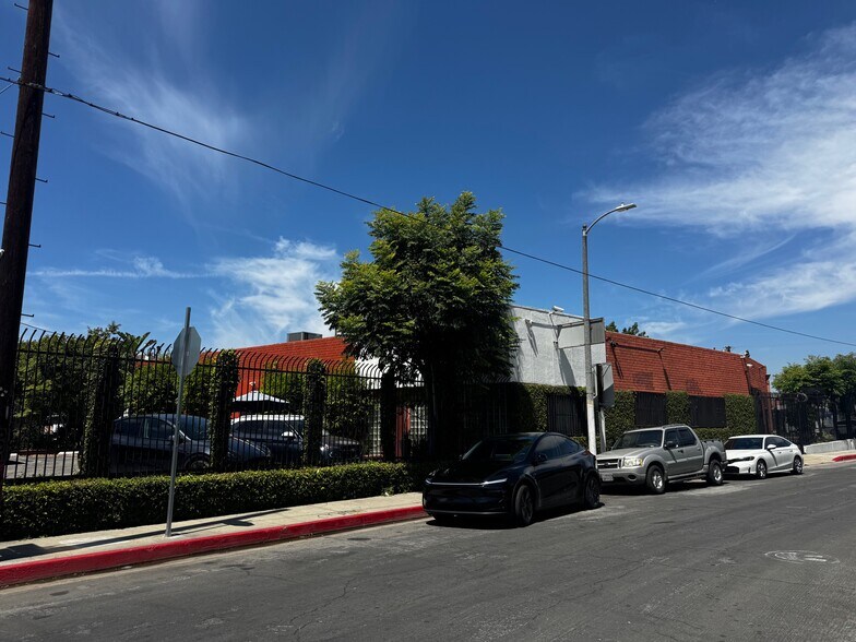 More Photos Of 1321 W 12th St, Los Angeles Light Manufacturing For Lease
