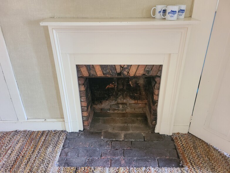 More Photos Of 555 E Main St, Somerset Flex For Sale