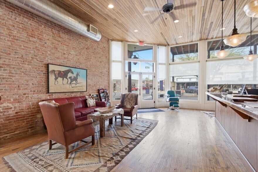 More Photos Of 103 N Pecan St, Hico Hotel For Sale